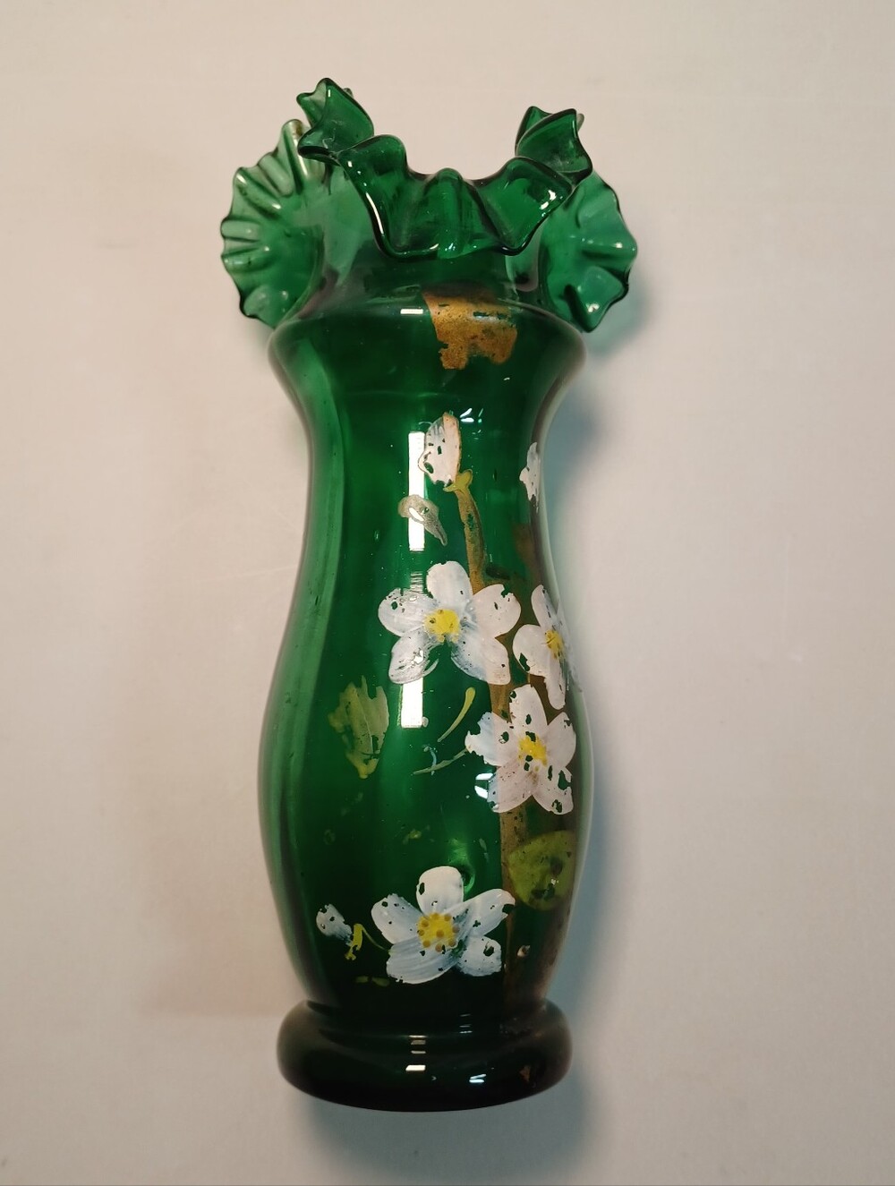Fenton Style Green Hand-Painted Glass Ruffled Vase Beautiful Victorian Style - Picture 8 of 11